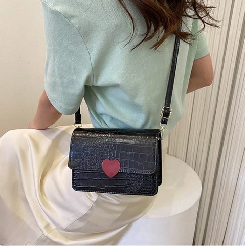 Image of Combo 2: 1 Ramo de Rosas + 1 Reloj Mariposa + Cartera Corazón ❤️